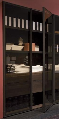 Пенал напольный 90*47*175h корпус Rovere thermo, фасад и полки Bronze, стекло Transparent Bronze | interior market Пенал напольный 90*47*175h корпус Rovere thermo, фасад и полки Bronze, стекло Transparent Bronze | interior market