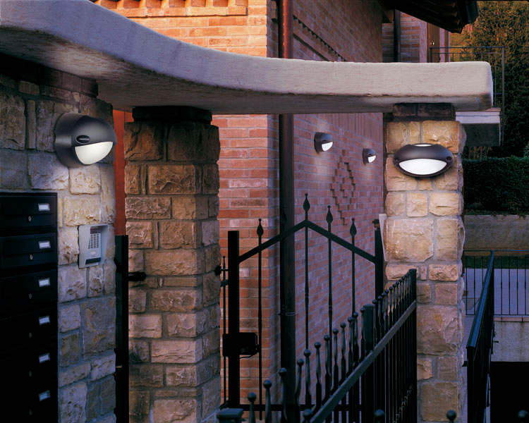 Уличный светильник  Lombardo Airy Top Ovale - фото-2 | interior market Уличный светильник  Lombardo Airy Top Ovale - фото-2 | interior market