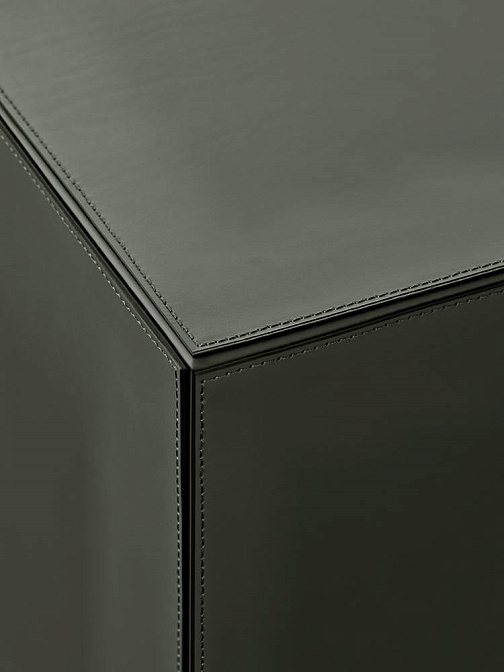 Столик-пуф MINOTTI SOLID SADDLE-HIDE - фото-3 | interior market