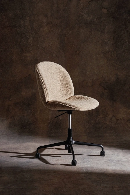 Стул Gubi Beetle - фото-2 | interior market