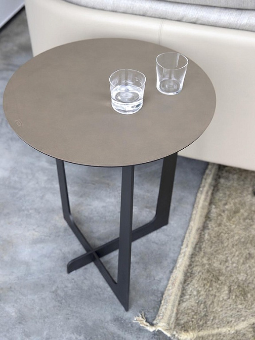 Журнальный столик Poltrona frau Ilary - фото-2 | interior market Журнальный столик Poltrona frau Ilary - фото-2 | interior market