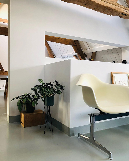 Офисное кресло Vitra Eames Plastic Chairs RE - фото-5 | interior market