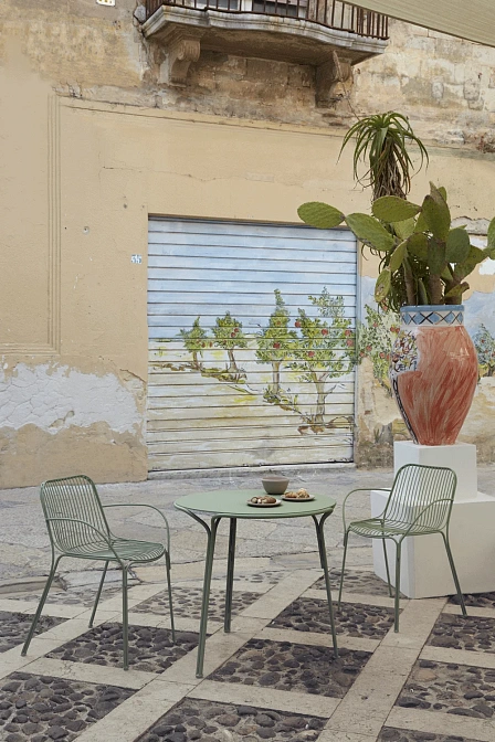 Стол для улицы Kartell Hiray - фото-3 | interior market