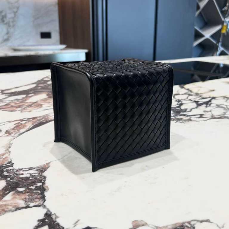 Контейнер для салфеток GioBagnara ELBA HANDWOVEN SQUARE TISSUE HOLDER | interior market Контейнер для салфеток GioBagnara ELBA HANDWOVEN SQUARE TISSUE HOLDER | interior market