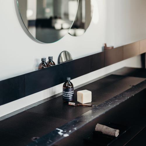 Полка для ванной Agape SEN | interior market Полка для ванной Agape SEN | interior market